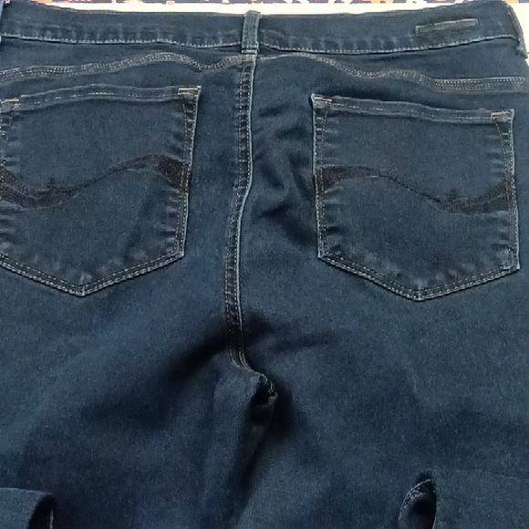 Women's Lee Easy Fit Jeans - Picture 4 of 12